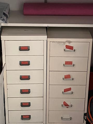 Twee Gebruikte Archiefkasten met Laden
