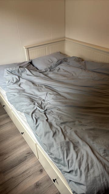 Gratis twijfelaar of 1 persoonsbed. Met opberglades. Ikea.