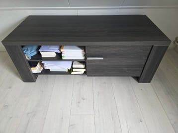 Moderne donkergrijze televisiekast met opbergruimte