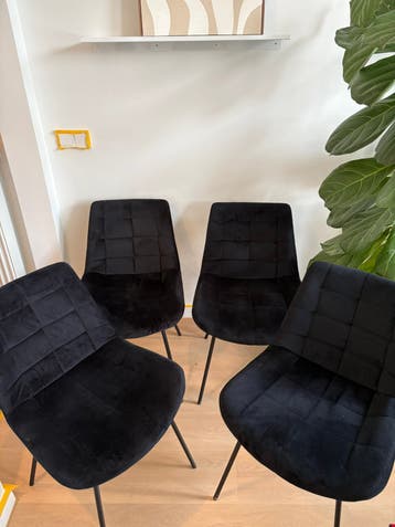 4 eetkamer stoelen GRATIS