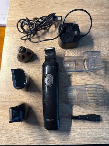 Philips Trimmer met accessoires, oplader en reistas