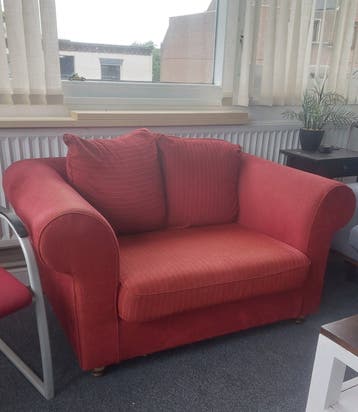 Rode loveseat twee persoons