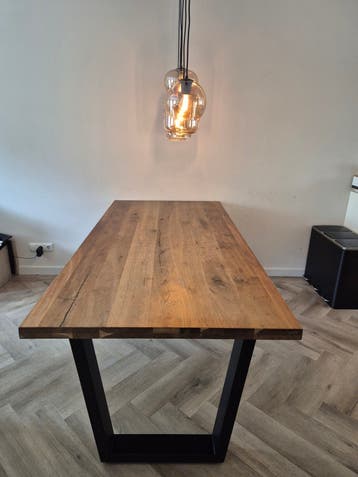 Gratis ophalen! Eikenhouten eettafel met metalen onderstel
