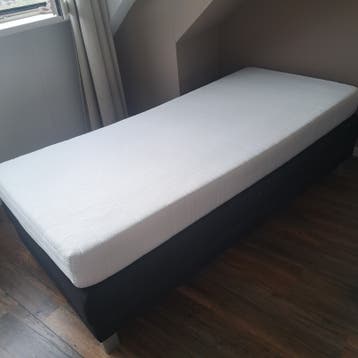 Gratis één persoonsbed + matras