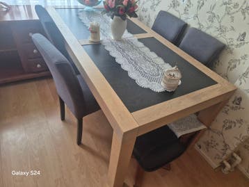 Eettafel, zie foto. Zonder stoelen
