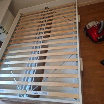 Gratis! Tweepersoonsbed 140x200 cm met lattenbodem