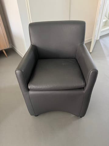 4 leren eetkamerstoelen GRATIS