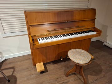 Eisenberg Piano - Gebruikt, moet gestemd worden