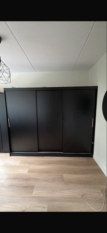 Gratis kledingkast met schuifdeuren - 200x250x65 cm