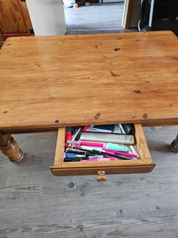 Mooie eiken salontafel met lade