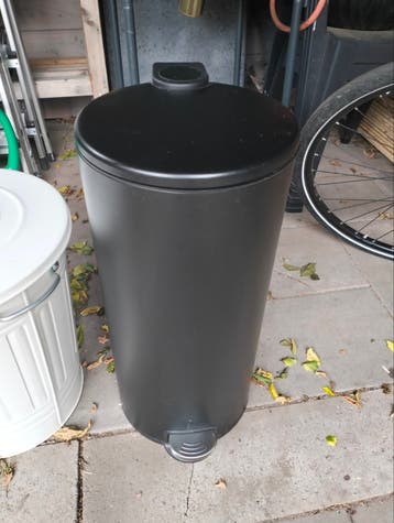 Gratis: pedaal prullenbak 30l