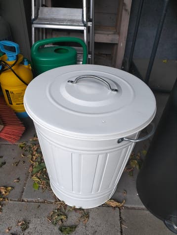 Gratis: prullenbak met deksel