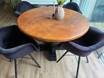 Ronde eettafel met houten blad en eiken voet (zwart gelakt)