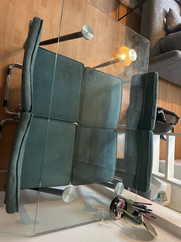 Gratis! Glazen eettafel met 4 stoelen - Modern design