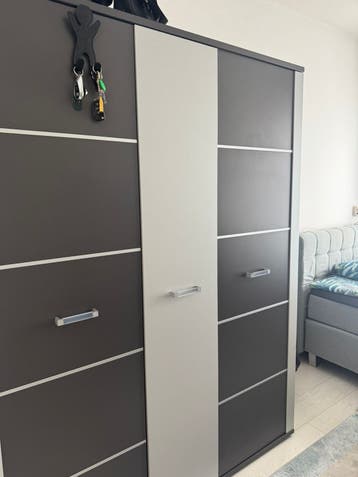 Kledingkast 230x220 cm - Gratis af te halen (zelf demonteren