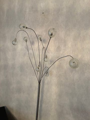 Gratis op te halen: Moderne vloerlamp met 9 bollen