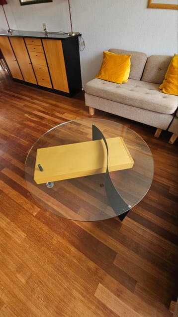 Gratis en laatste kans! Glazen salontafel met houten lade