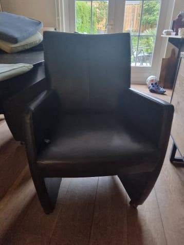 Eetkamer stoelen zwart met wieltjes