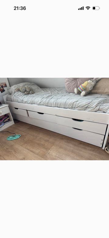 Gratis wit bed met lades