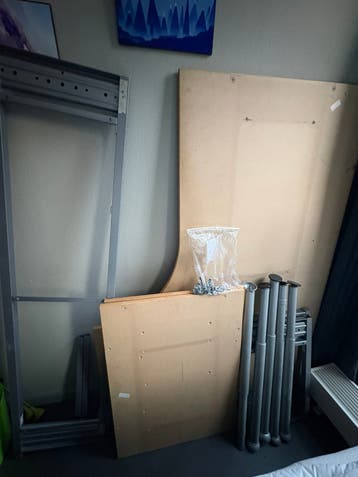 Gratis af te halen: IKEA Galant bureau