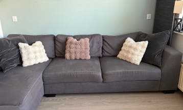 Comfortabele grijze hoekbank met chaise longue