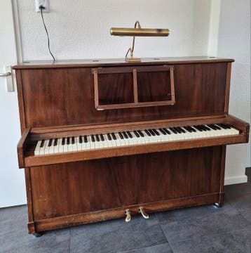 Goede piano, gratis af te halen