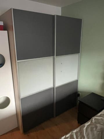 Kledingkast met schuifdeuren gratis op te halen