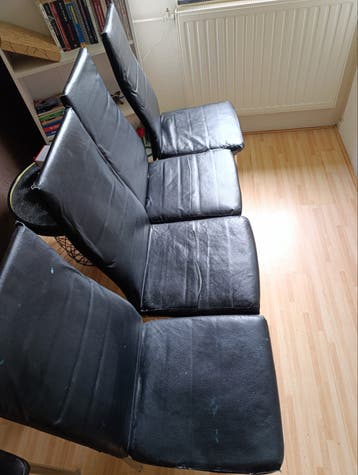 4  leer stoelen (leather chairs)