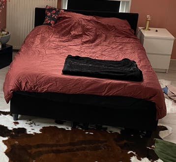Zwart bed 140x200 (gratis af te halen)