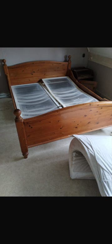 Massief houten tweepersoonsbed