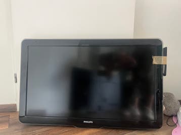 Gratis Philips tv met afstandsbediening, oud model