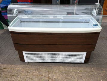 Gratis af te halen: Goed werkende ijsvitrine in Haarlem