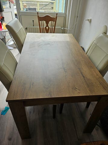 Eettafel met houtlook - Gebruikt