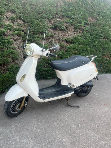 Snorfiets scooter ZNEN