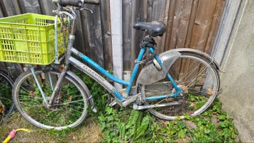 2 fietsen voor opknappen of onderdelen