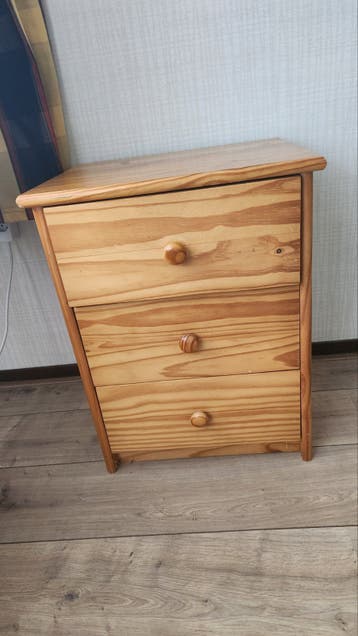 Houten nachtkastjes met 3 lades