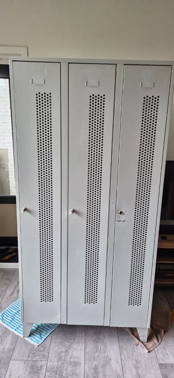 Metalen lockerkast (3-deurs)