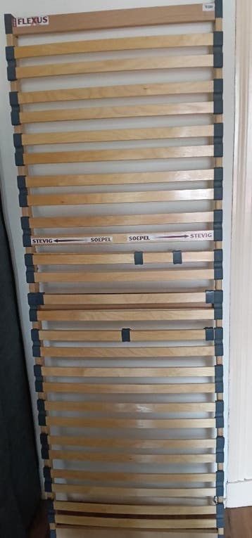 Twee keer lattenbodem van 70x200cm voor bed van 140x200cm