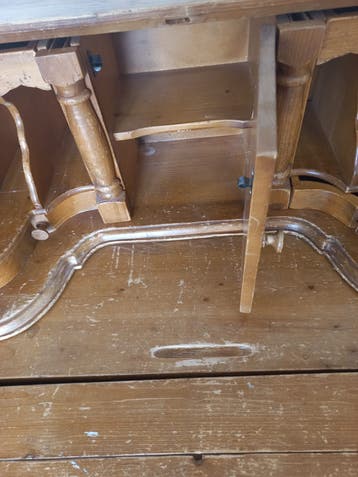 Opknapper: Houten secretaire met lades
