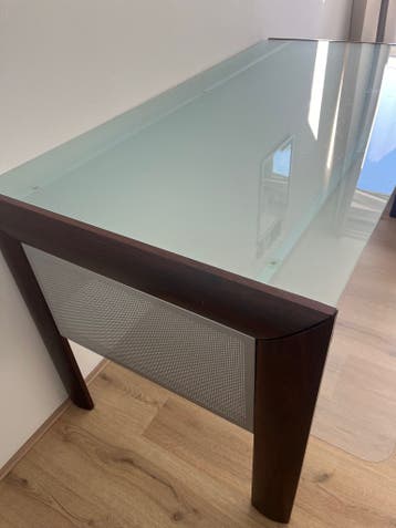 Bureau met glasplaat GRATIS