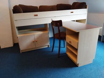 Hoogslaper met bureau