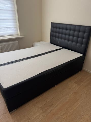 Boxspring 140x200 zwart kunstleer schoon