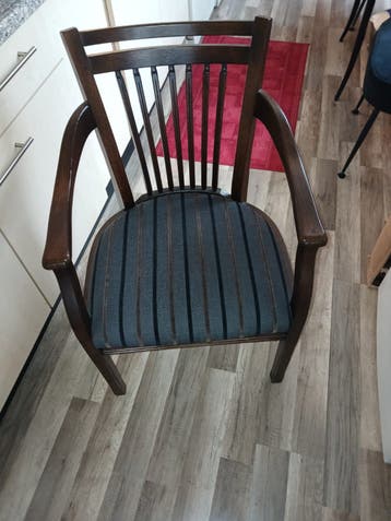 Gratis af te halen mooie stoel
