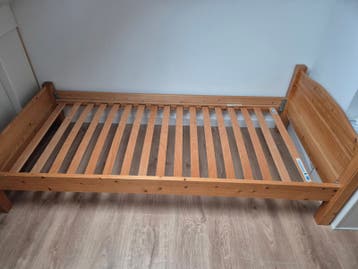 Gratis houten bed eventueel met matras