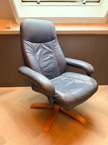Gratis fauteuil met beschadigd kunstleer