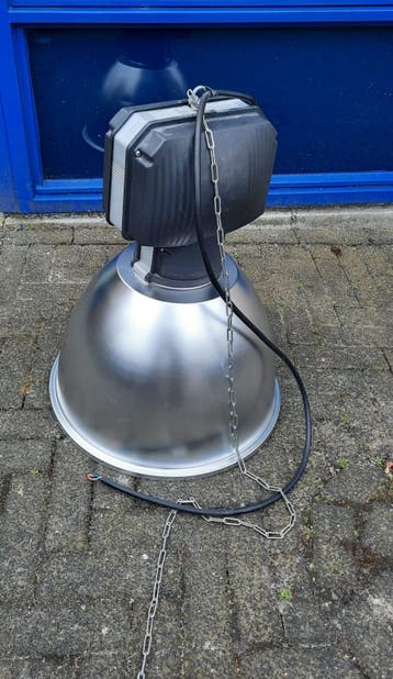 3 industriële hanglampen