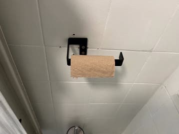 Gratis: toiletrol houder