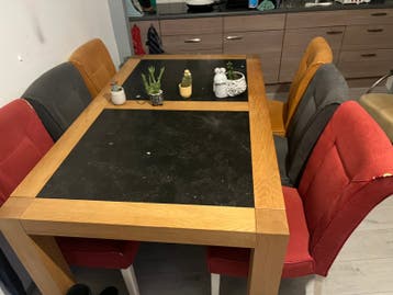 6 kleurrijke stoelen