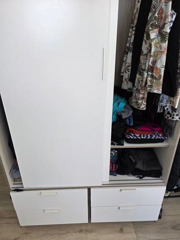 FREE Wardrobe with Sliding Doors – Pickup in Diemen