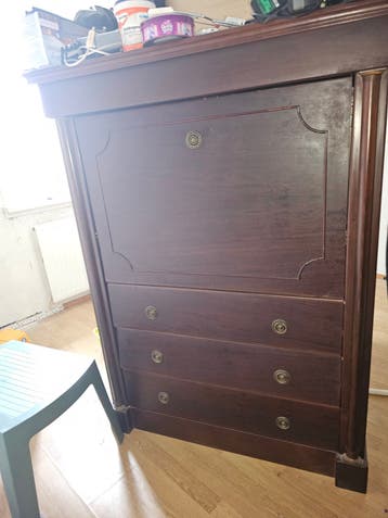 GRATIS.     Antiek secretaire bureau met lades